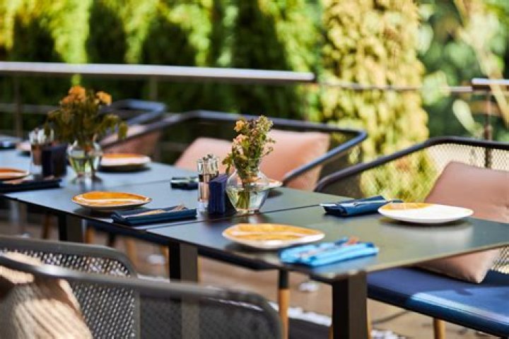 A Unique Outdoor Dining Experience at Nanina's in the Park