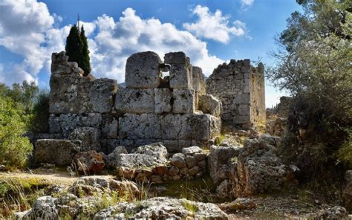 Discover the Enchanting Village of Ithaki Prekou: A Journey Through Time and Nature