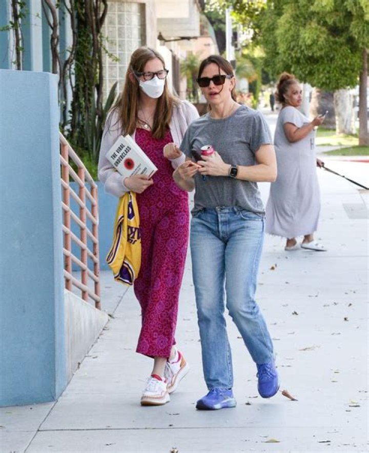 Is Jennifer Garner the Daughter of James Garner? Unraveling the Truth Behind Their Family Ties