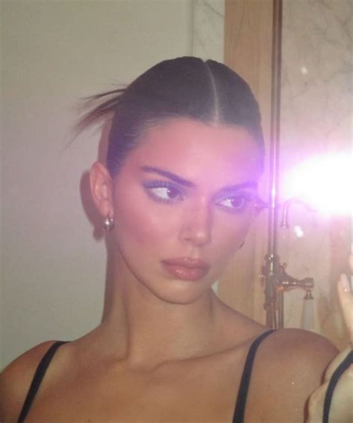Kendall Jenner Mirror Selfie: The Art and Impact of Self-Expression in the Digital Age